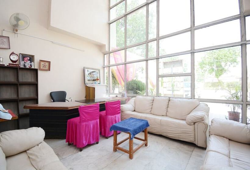 호텔 Tanveer By Oyo Rooms