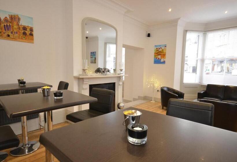 فندق The Chapel House