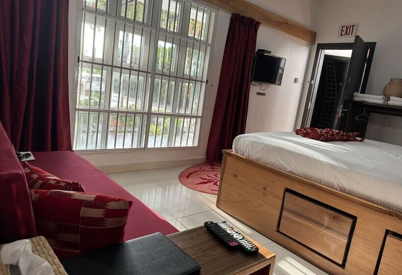 بنسيون Accruase Paradise