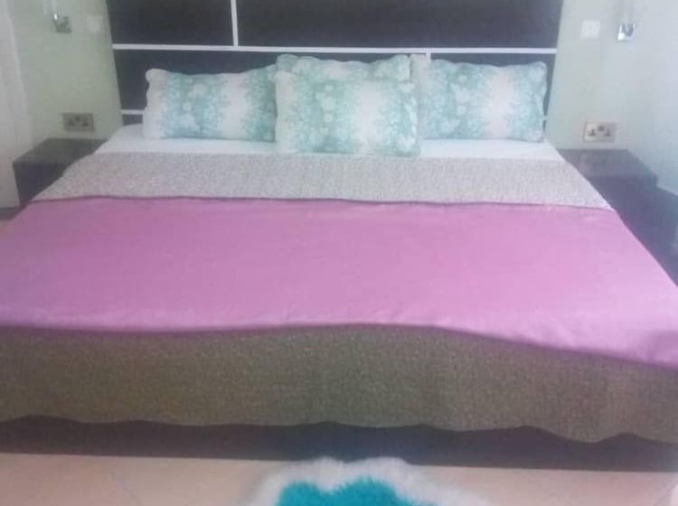 بنسيون Ama Serwaa Lodge