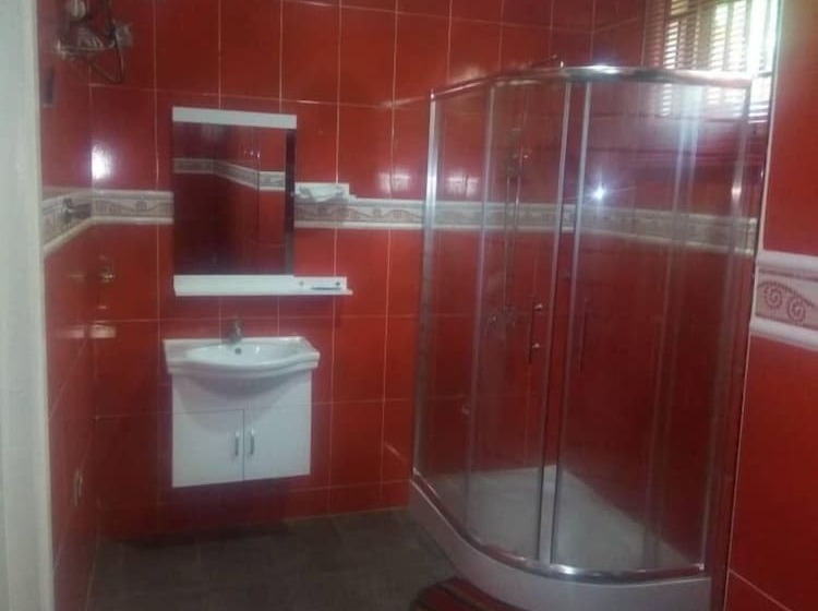 بنسيون Ama Serwaa Lodge