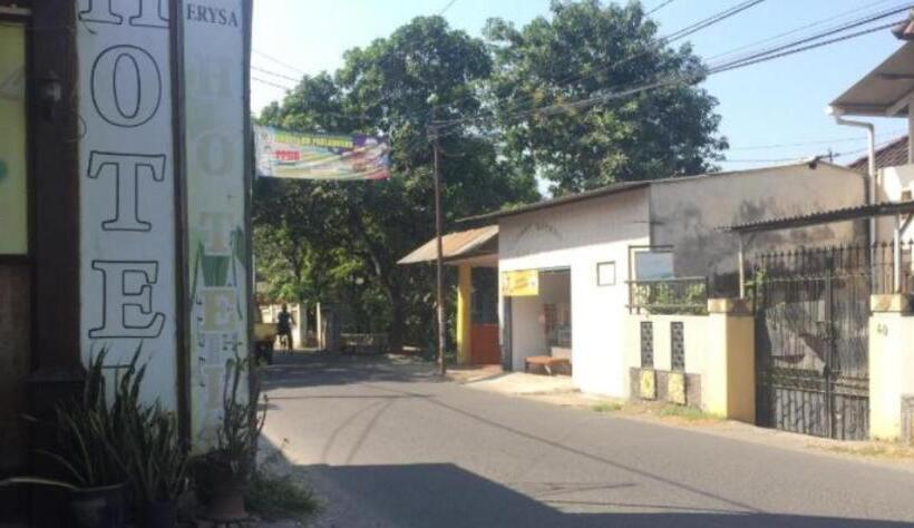 پانسیون Erysa Juanda