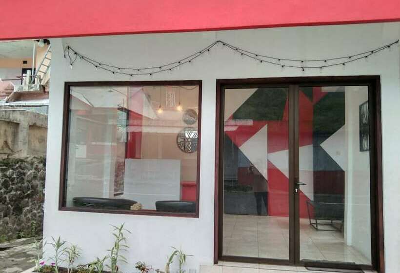 بنسيون Reddoorz @ Tretes 2