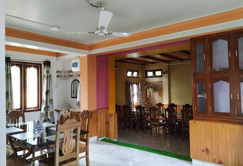 리조트 Ziro Palace Inn