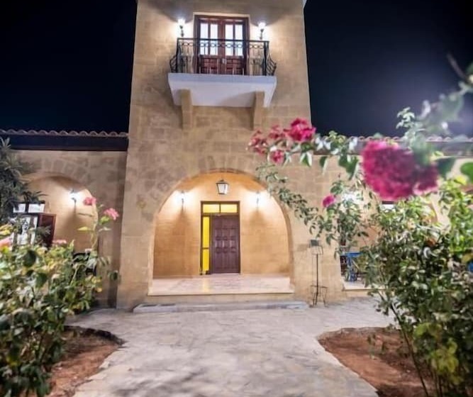 مسافرخانه Nicosia Taskonak Hotel & Restaurant