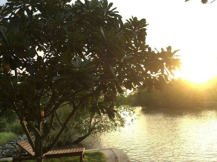 هتل Amphawa Club