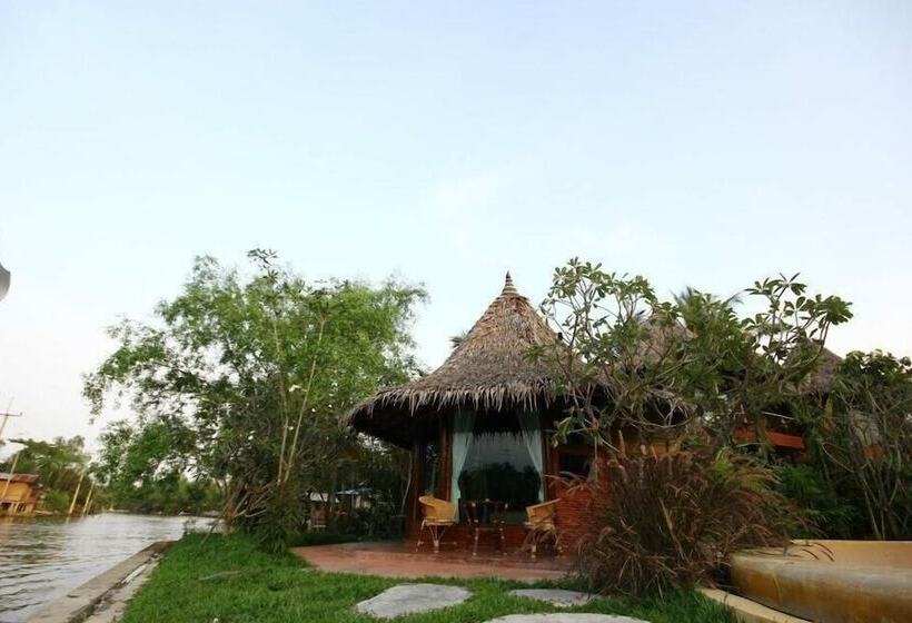 هتل Amphawa Club