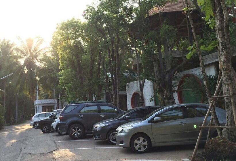 هتل Amphawa Club