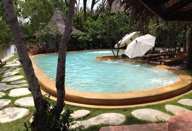 هتل Amphawa Club