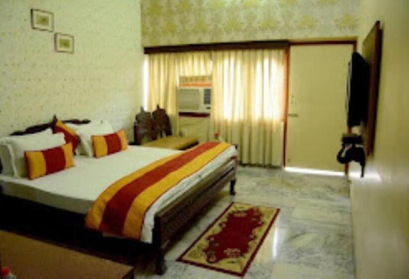 هتل Chandrawati Palace