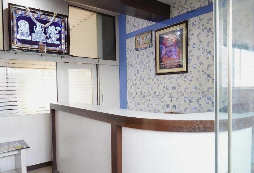 ホテル Spot On 41441 Chinthu Comforts