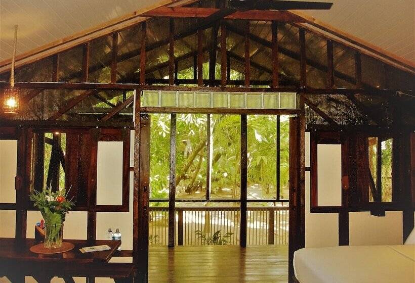 هتل Little Corn Beach And Bungalow