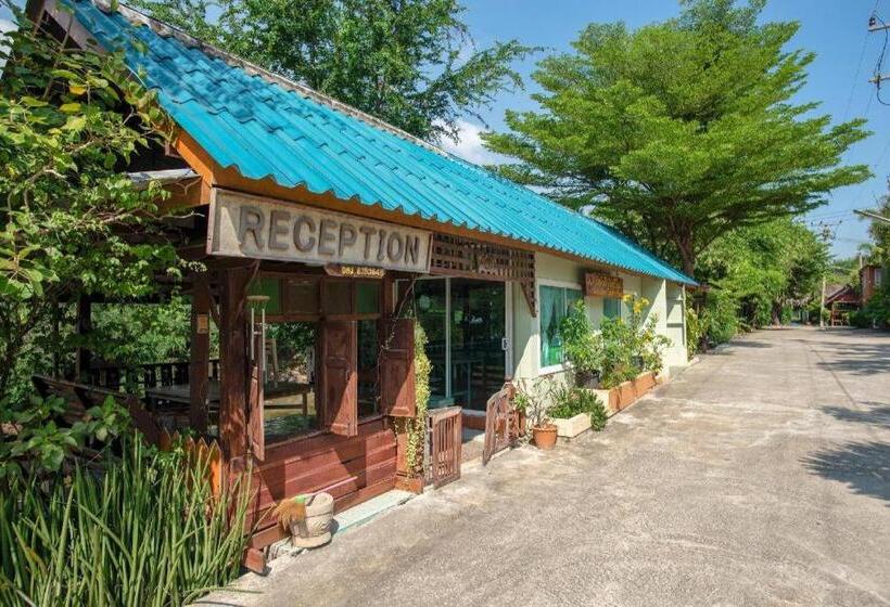 בית מלון כפרי Raknatee Resort