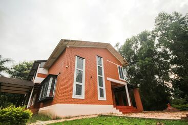 هتل Rashi Farms By Oyo Rooms