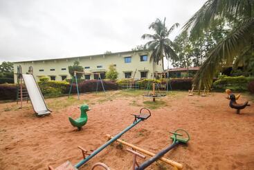 هتل Rashi Farms By Oyo Rooms