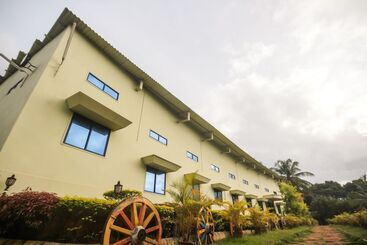 هتل Rashi Farms By Oyo Rooms