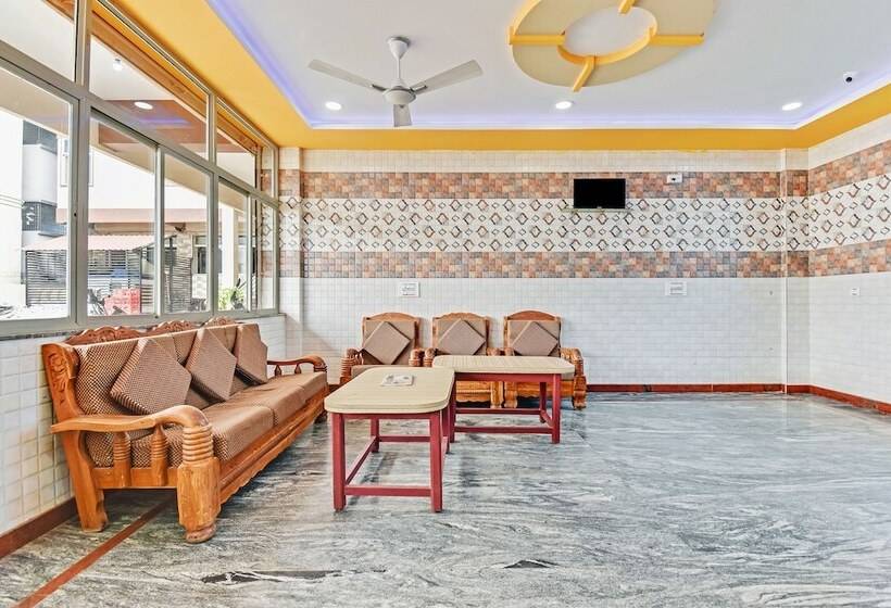 酒店 Spot On 46956 Kalparukshaa Lodge