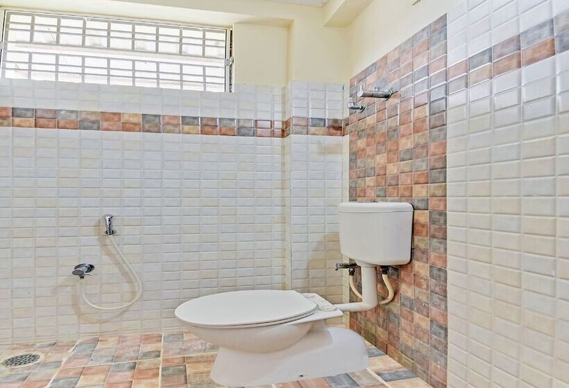 酒店 Spot On 46956 Kalparukshaa Lodge