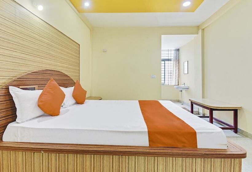 酒店 Spot On 46956 Kalparukshaa Lodge