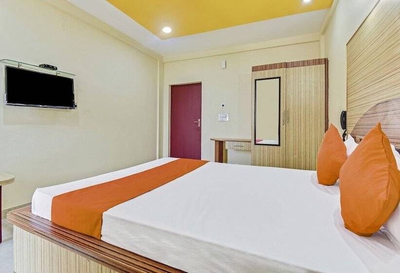 酒店 Spot On 46956 Kalparukshaa Lodge