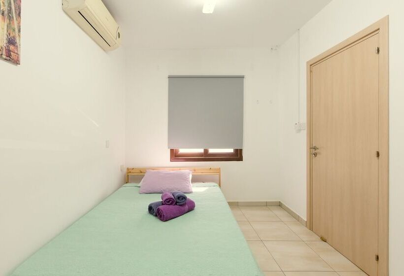 פנסיון Acticon Rooms Larnaca
