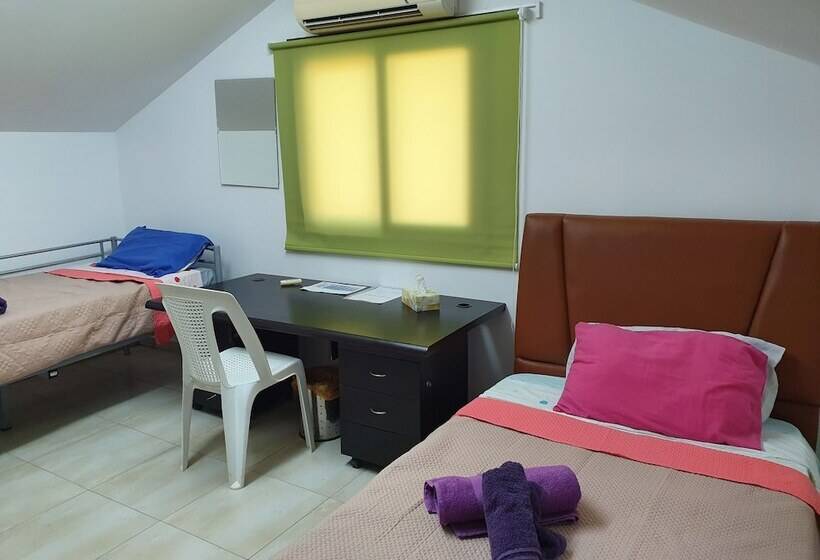 פנסיון Acticon Rooms Larnaca
