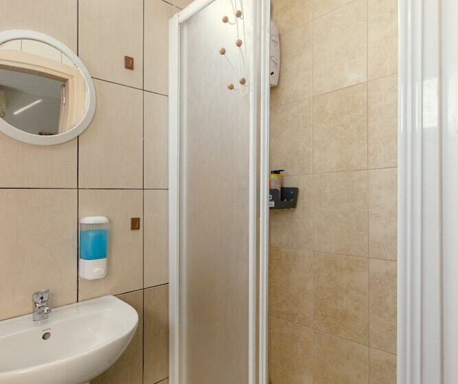 פנסיון Acticon Rooms Larnaca
