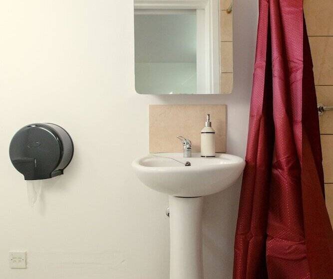 פנסיון Acticon Rooms Larnaca