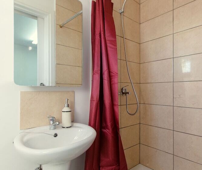 פנסיון Acticon Rooms Larnaca
