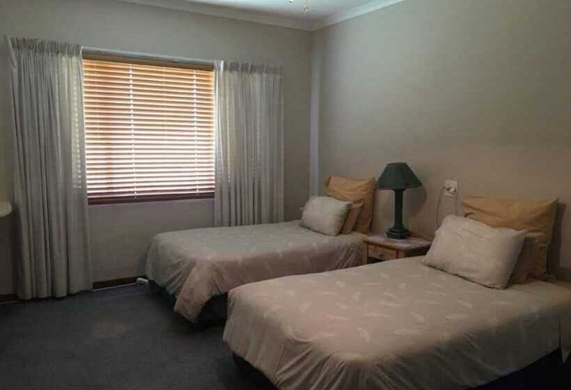 بنسيون Emoyeni Country Lodge