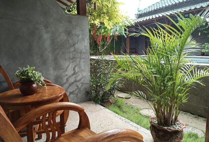 ベッドアンドブレックファースト Watukarung Ristu Homestay
