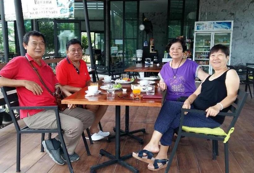 هتل Banana Resort Sadao