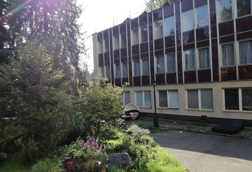 ホテル Hláska