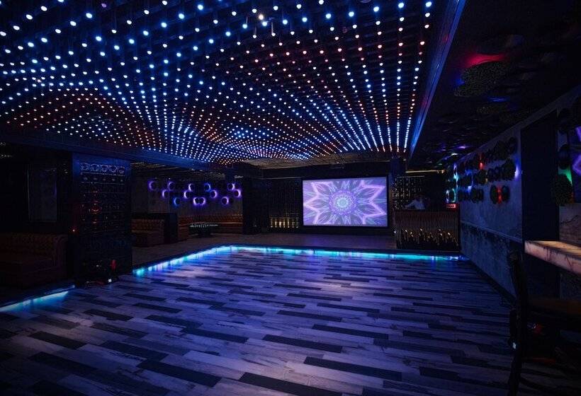 فندق Seven Eleven Club
