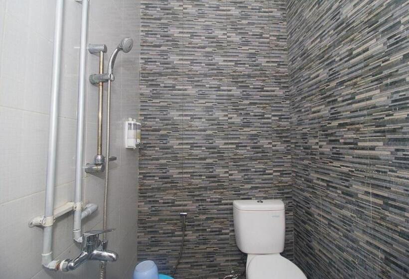 ペンション Reddoorz Plus Syariah Near Alun Alun Sampang