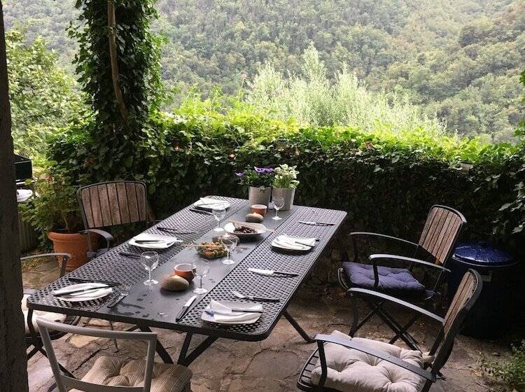 레지던스 Stunning Medieval Mountain Retreat With Pool