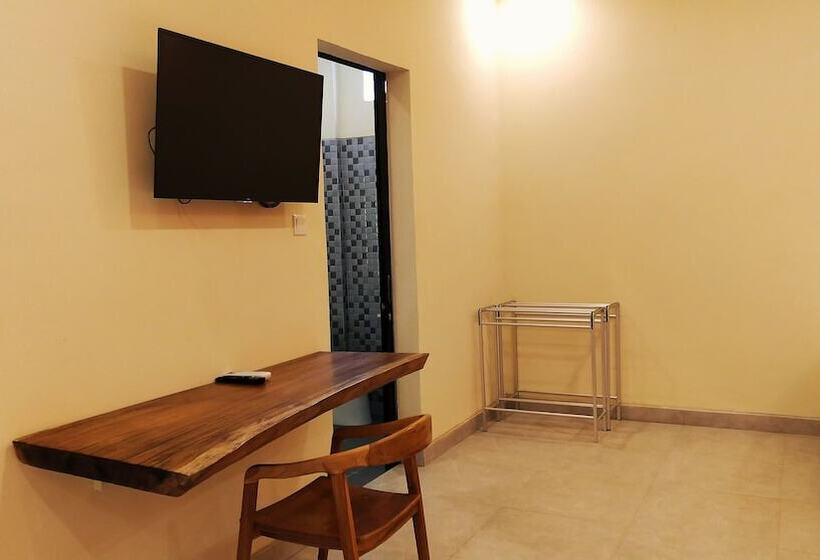 Umah Dangin Guesthouse   Hostel
