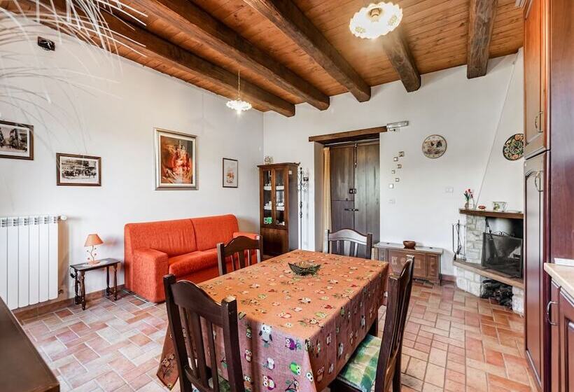 Vibrant Cottage Near Lake In Bomba