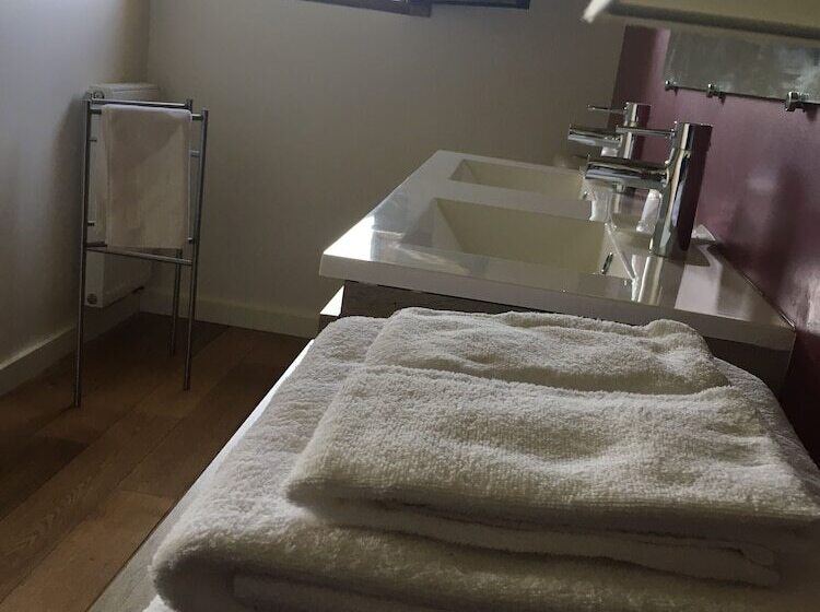 ベッドアンドブレックファースト Chambres Ambroisie