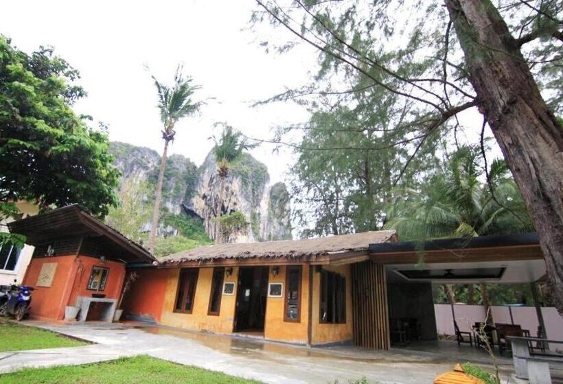 فندق Baan Chao Mai Beach House