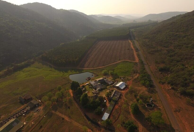호텔 Emahlathini Guest Farm