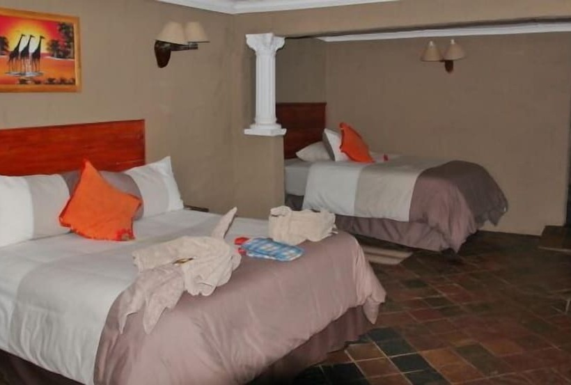 호텔 Emahlathini Guest Farm