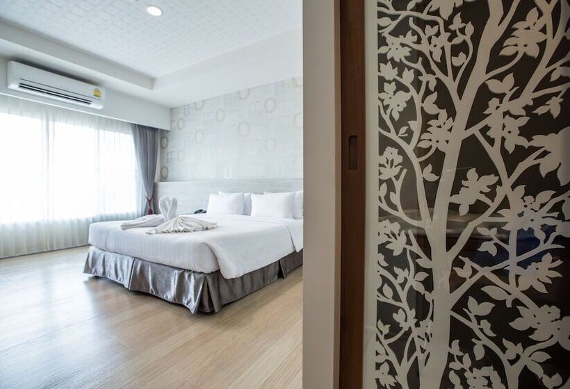 Отель Juntra Resort And