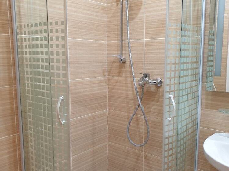 هتل Meridian Yug