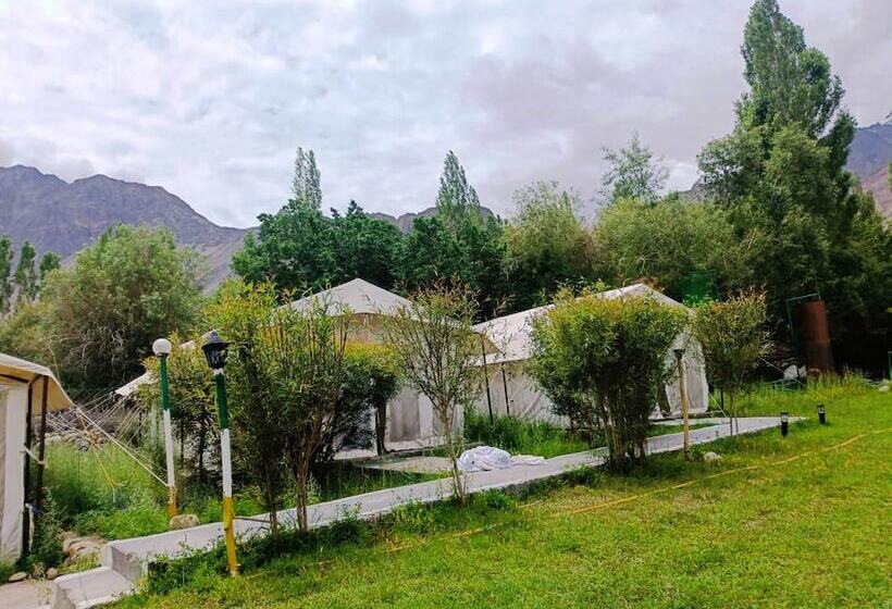 Отель Mountain Camp