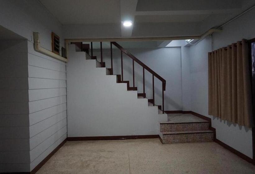 هتل Parichart Place