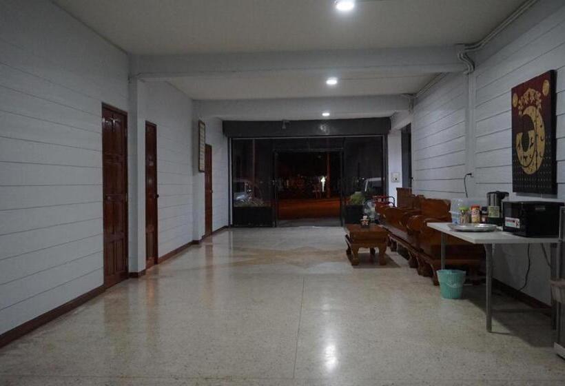 هتل Parichart Place