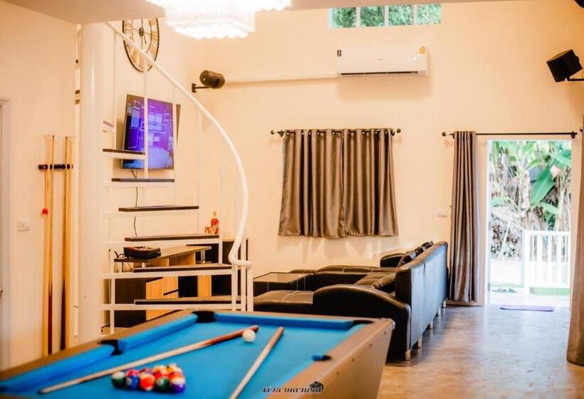 هتل Poomvarin Resort