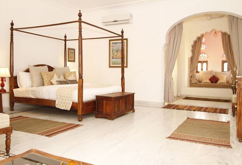 فندق Talabgaon Castle