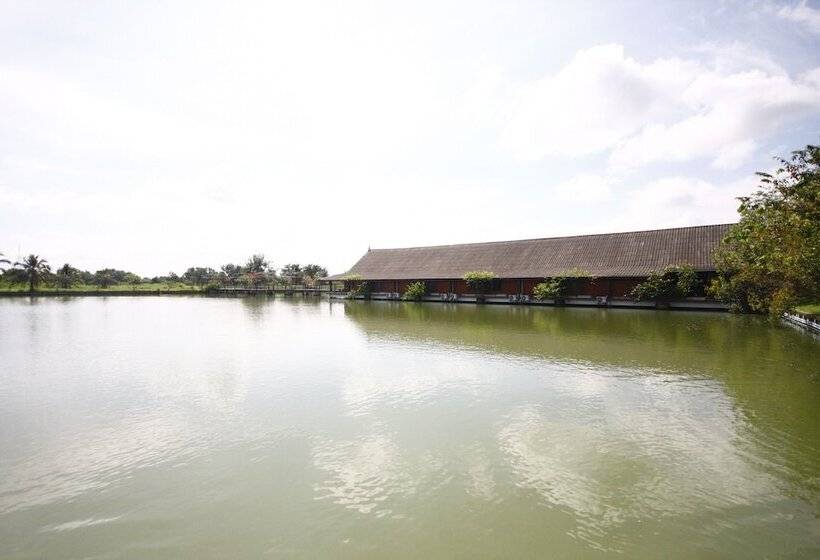 هتل The Farm Resort And Restaurant